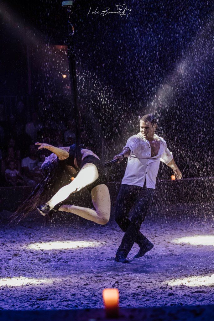 Marie Barcelo et Pierre-Antoine Chastang en pleine représentation de leur spectacle